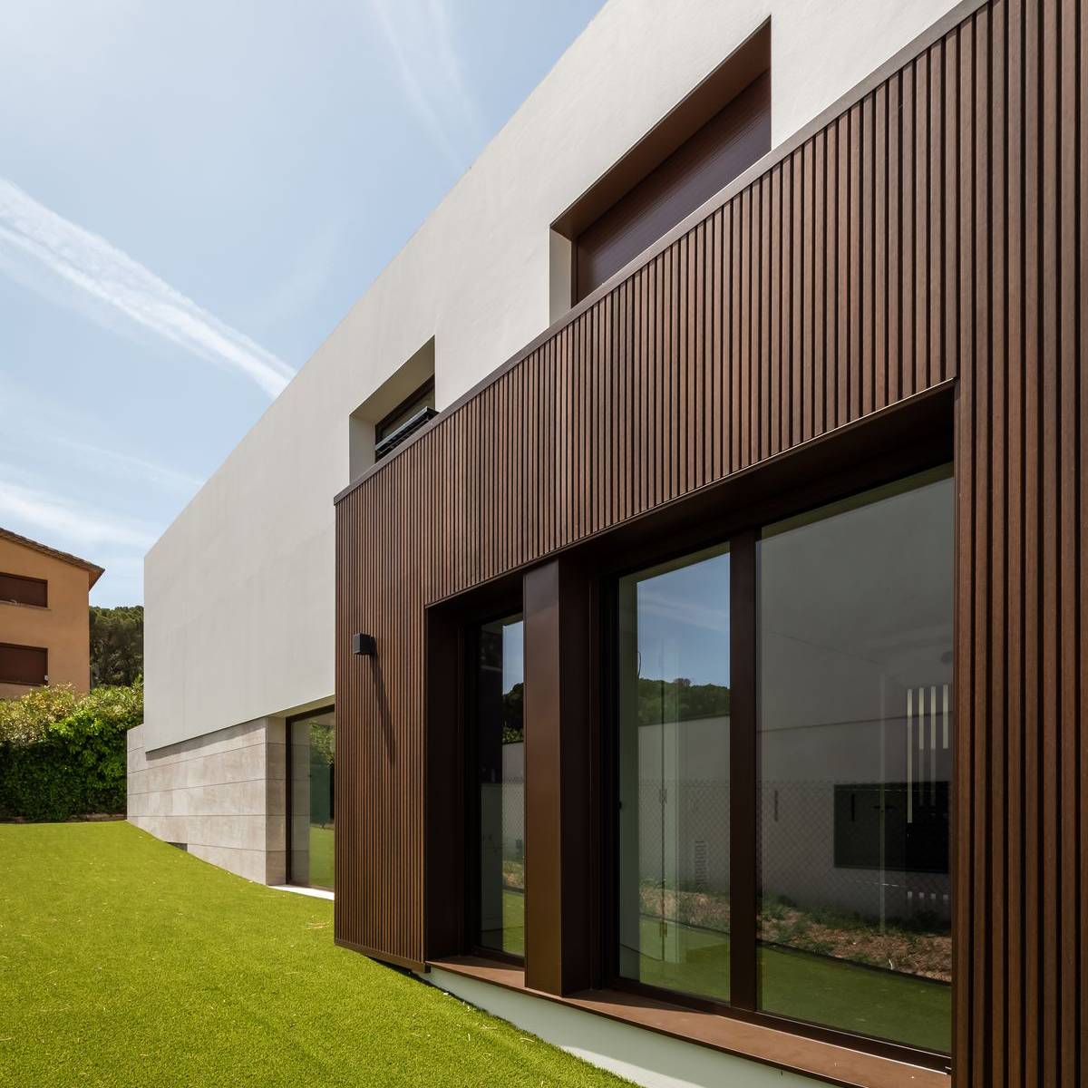 Composite façade